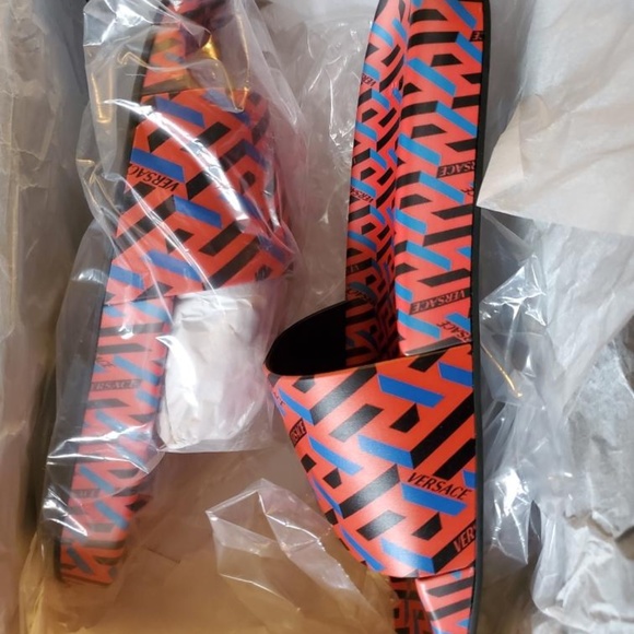 VERSACE, on the floor - Picture 2 of 10